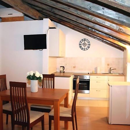 שיבניק Sunny Rooms And Suites מראה חיצוני תמונה