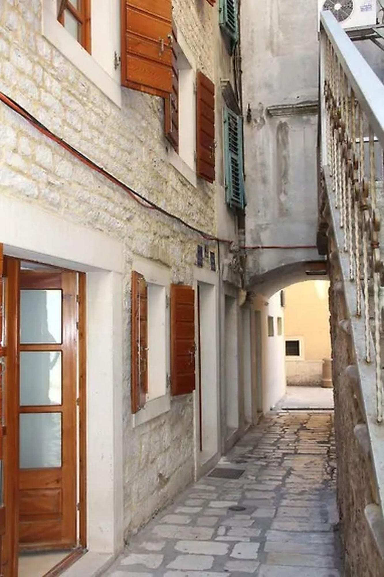שיבניק Sunny Rooms And Suites מראה חיצוני תמונה