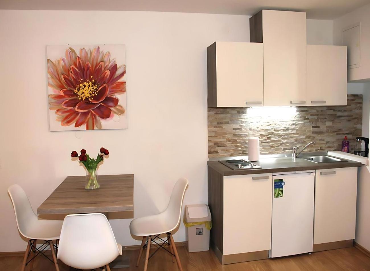 שיבניק Sunny Rooms And Suites מראה חיצוני תמונה