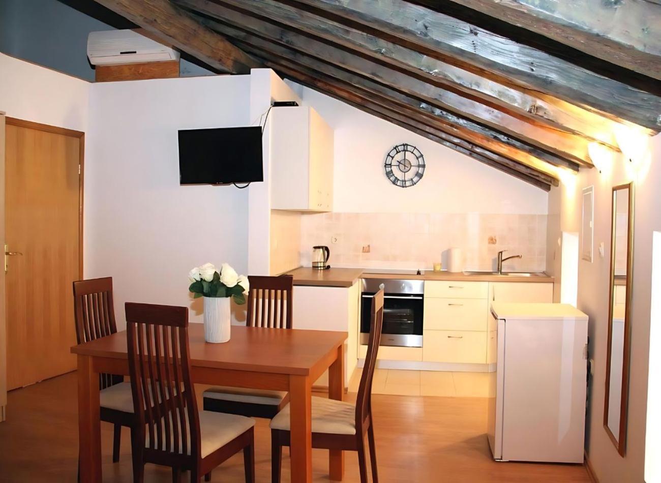 שיבניק Sunny Rooms And Suites מראה חיצוני תמונה