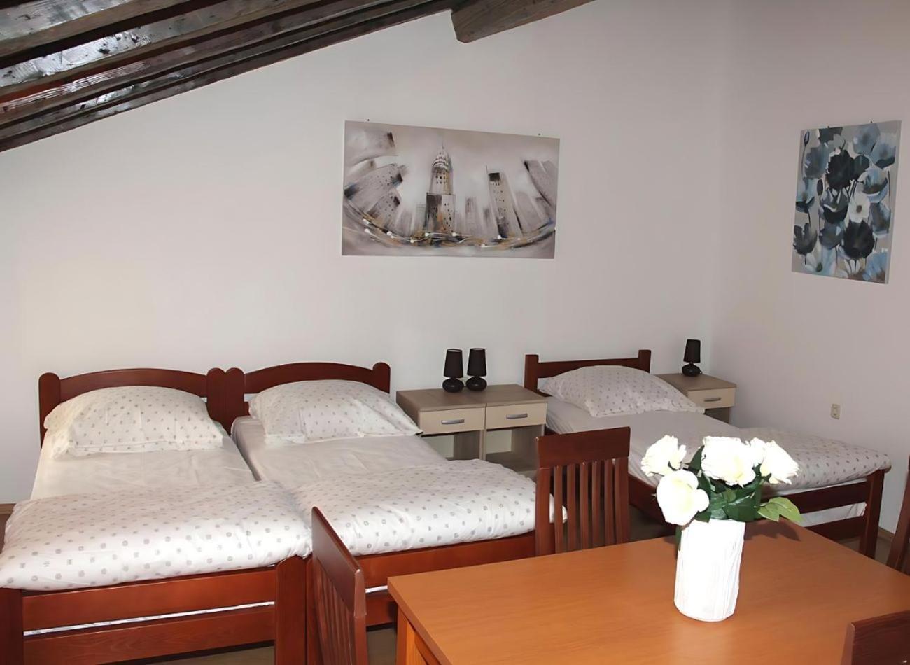 שיבניק Sunny Rooms And Suites מראה חיצוני תמונה
