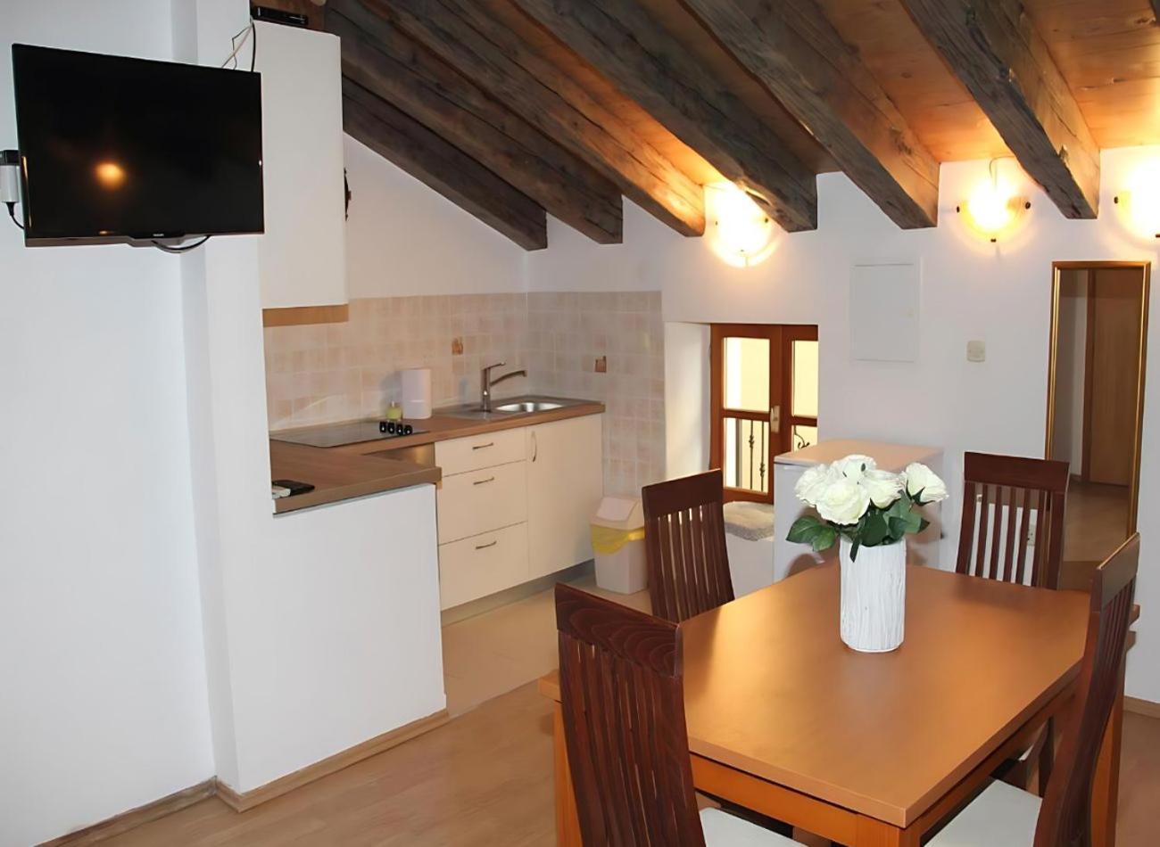 שיבניק Sunny Rooms And Suites מראה חיצוני תמונה