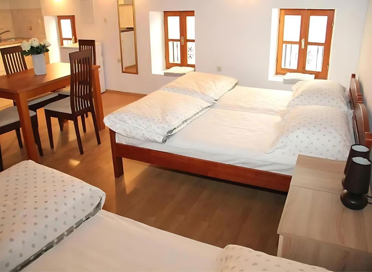 שיבניק Sunny Rooms And Suites מראה חיצוני תמונה