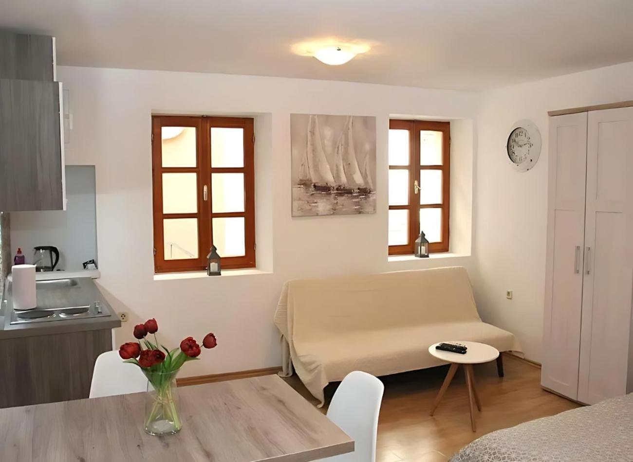 שיבניק Sunny Rooms And Suites מראה חיצוני תמונה