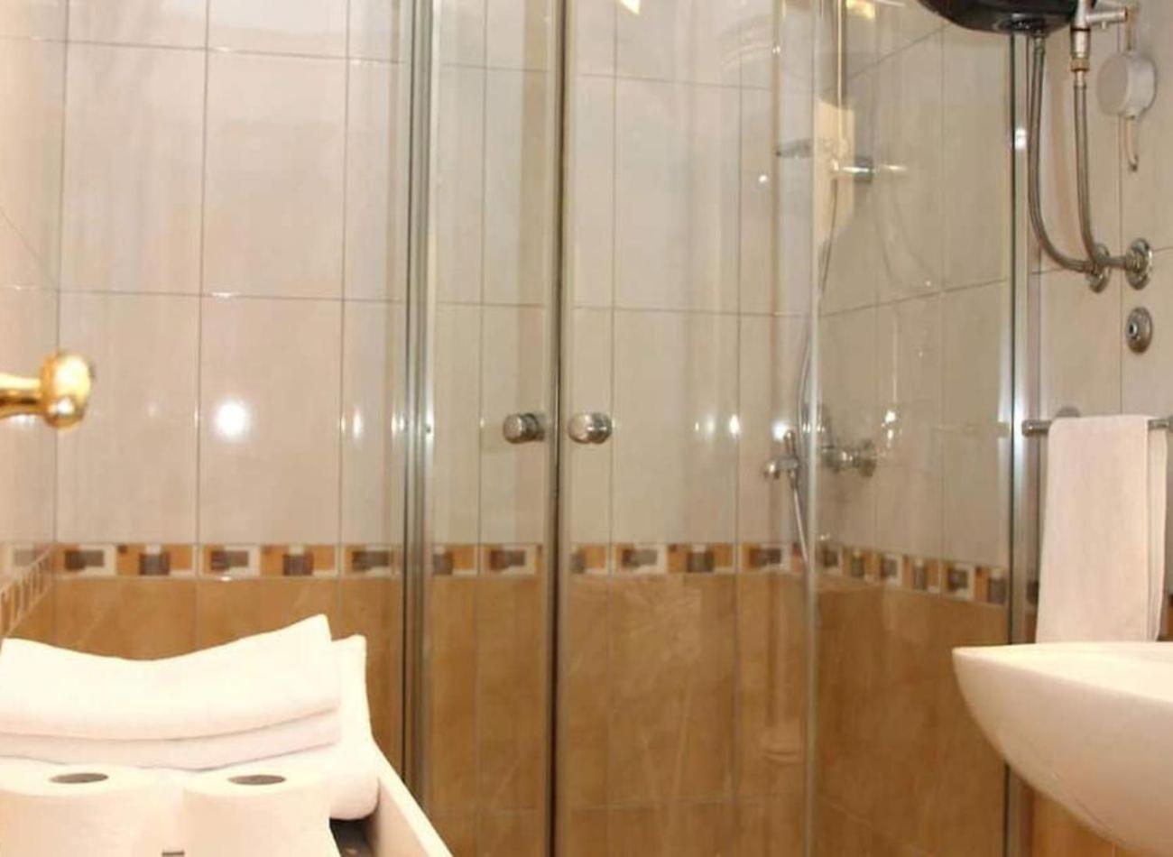 שיבניק Sunny Rooms And Suites מראה חיצוני תמונה