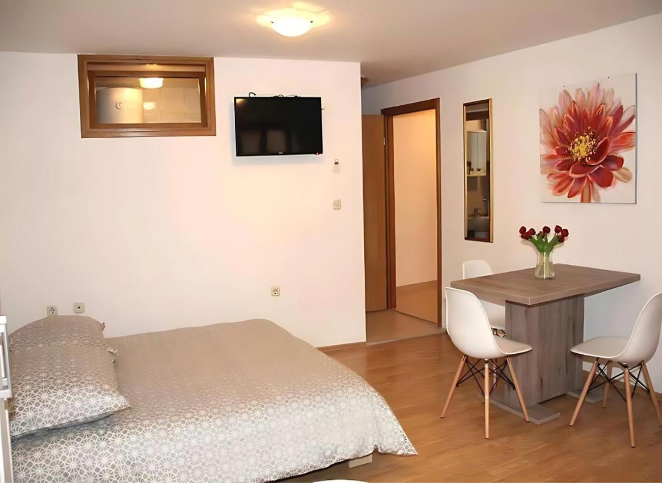 שיבניק Sunny Rooms And Suites מראה חיצוני תמונה