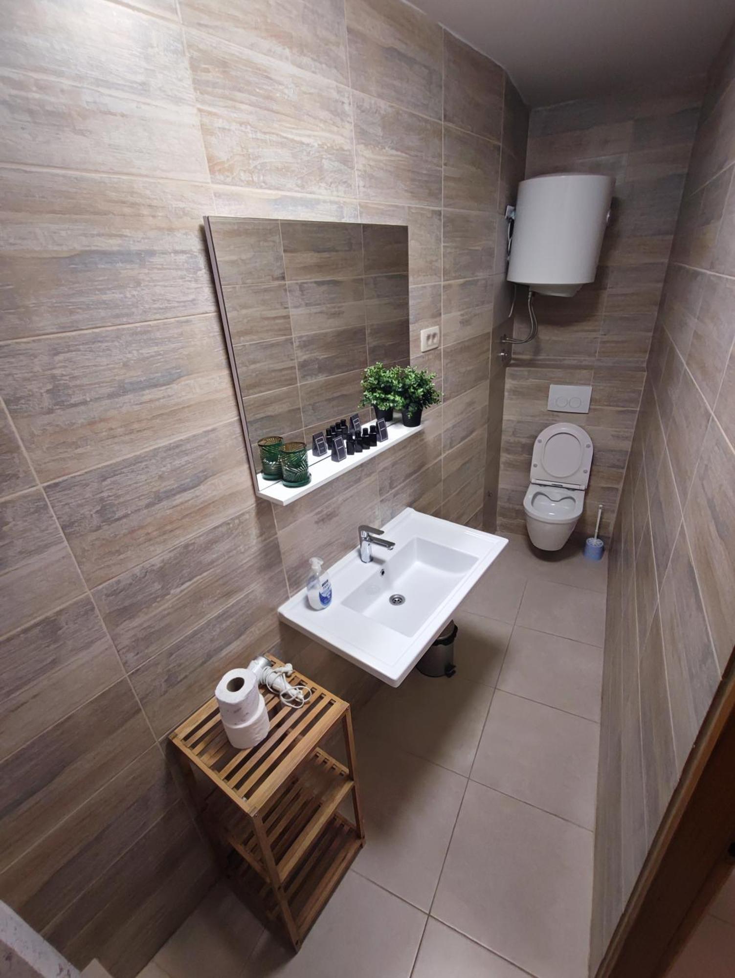 שיבניק Sunny Rooms And Suites מראה חיצוני תמונה