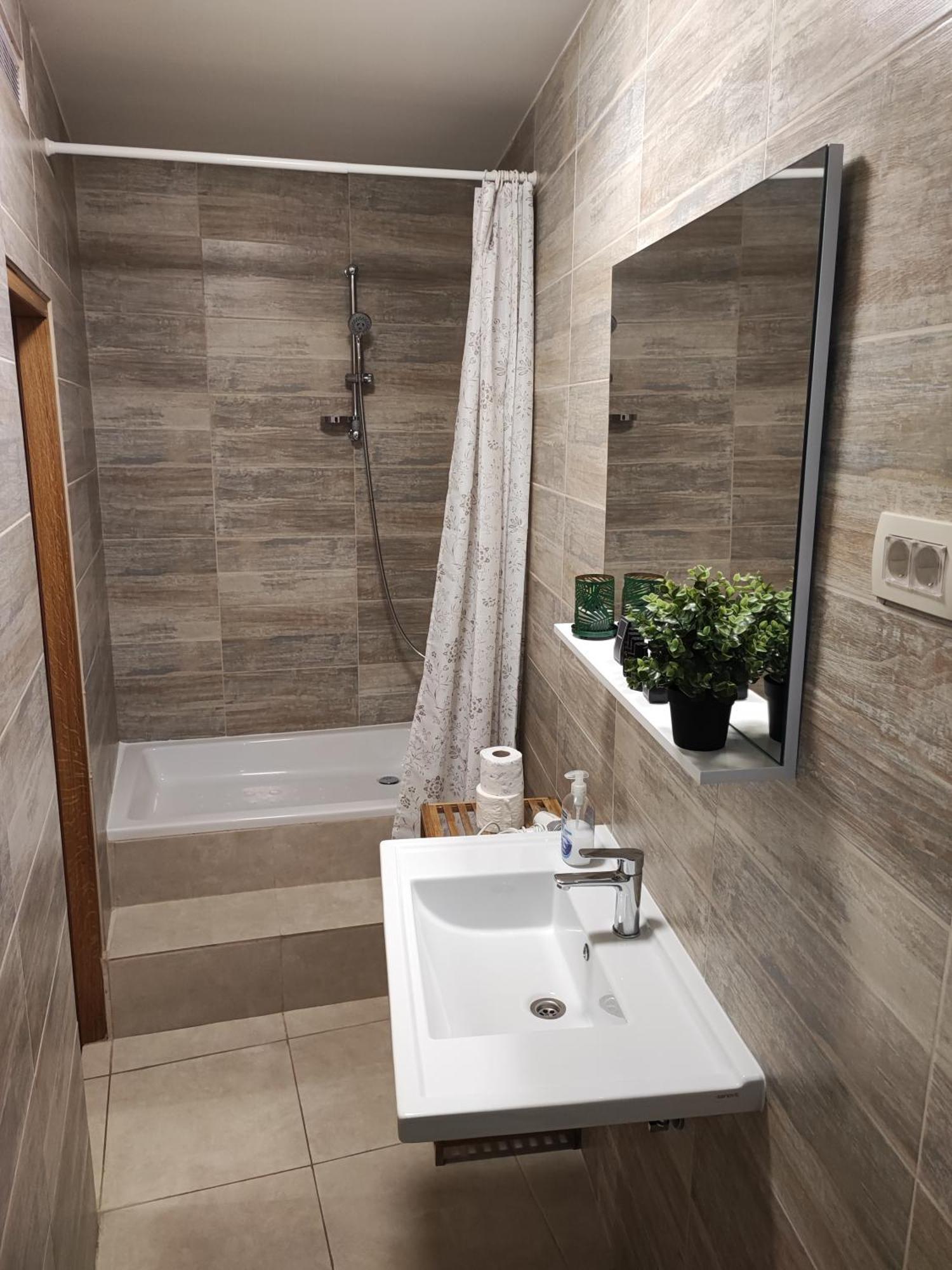 שיבניק Sunny Rooms And Suites מראה חיצוני תמונה