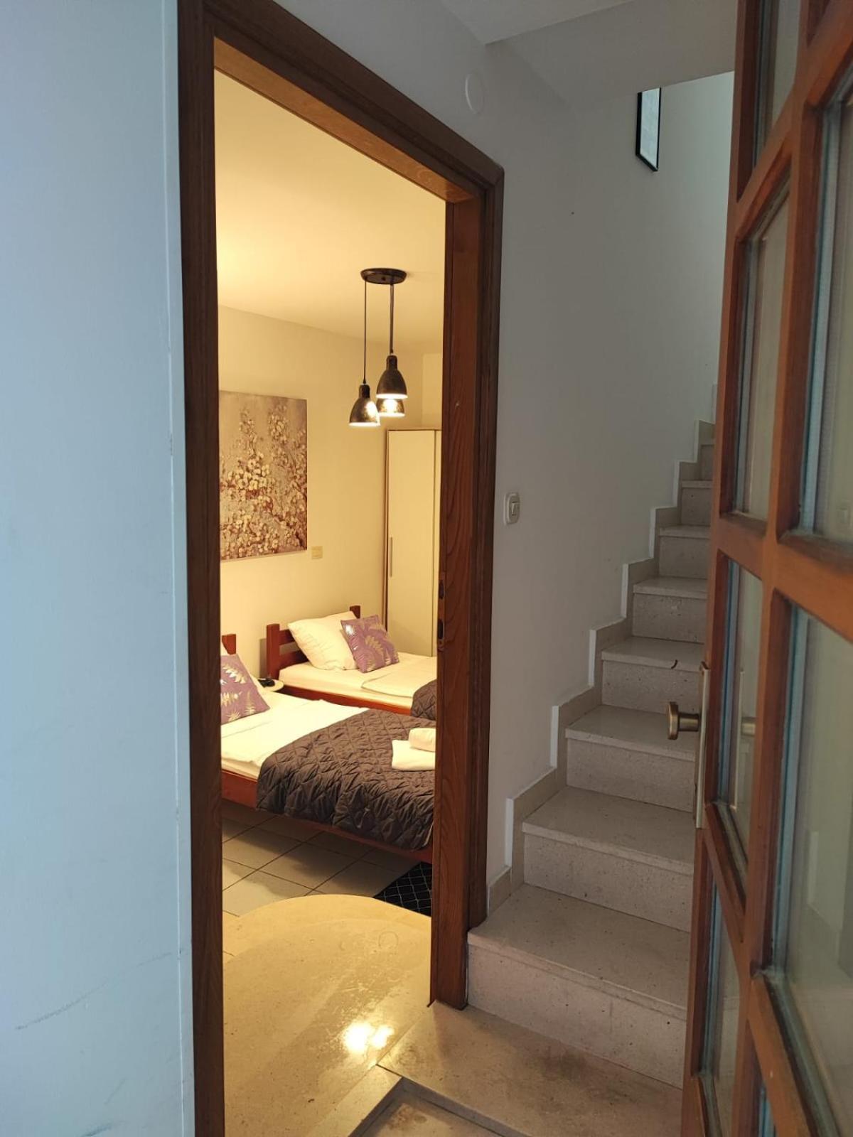 שיבניק Sunny Rooms And Suites מראה חיצוני תמונה
