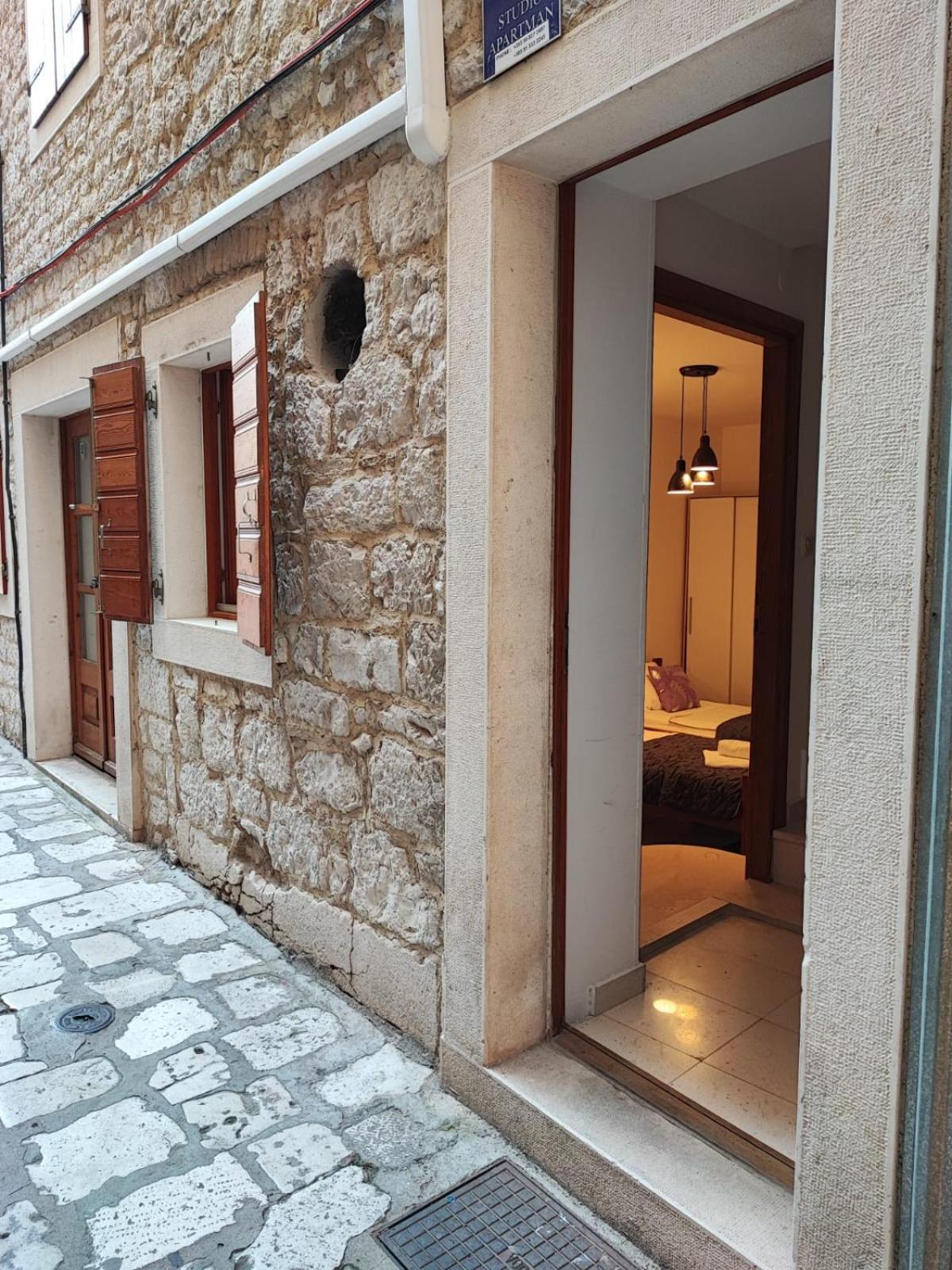 שיבניק Sunny Rooms And Suites מראה חיצוני תמונה